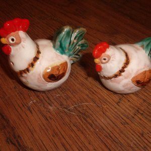 Pottery rooster chicken salt pepper shakers set